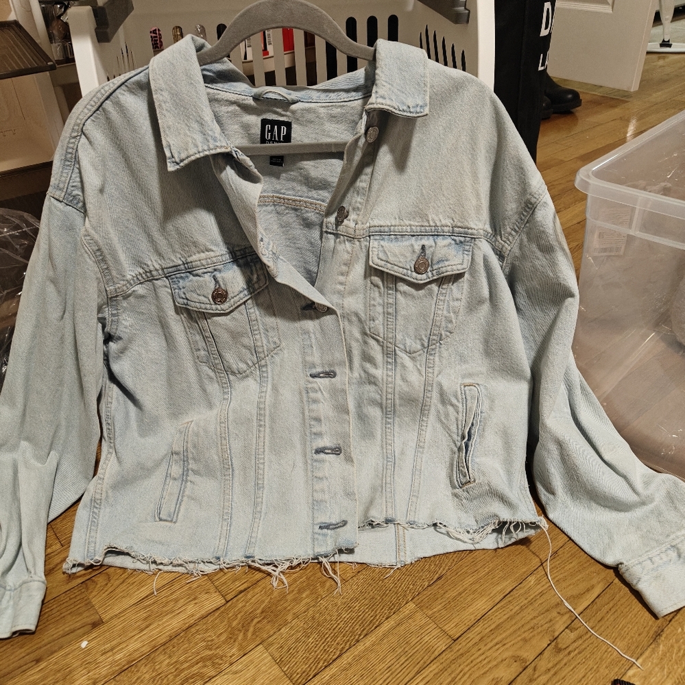 GAP Women's Light Blue Cropped Denim Jacket With Raw Hem Size Small